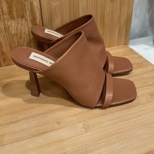 Antonio Melani Tan Slide